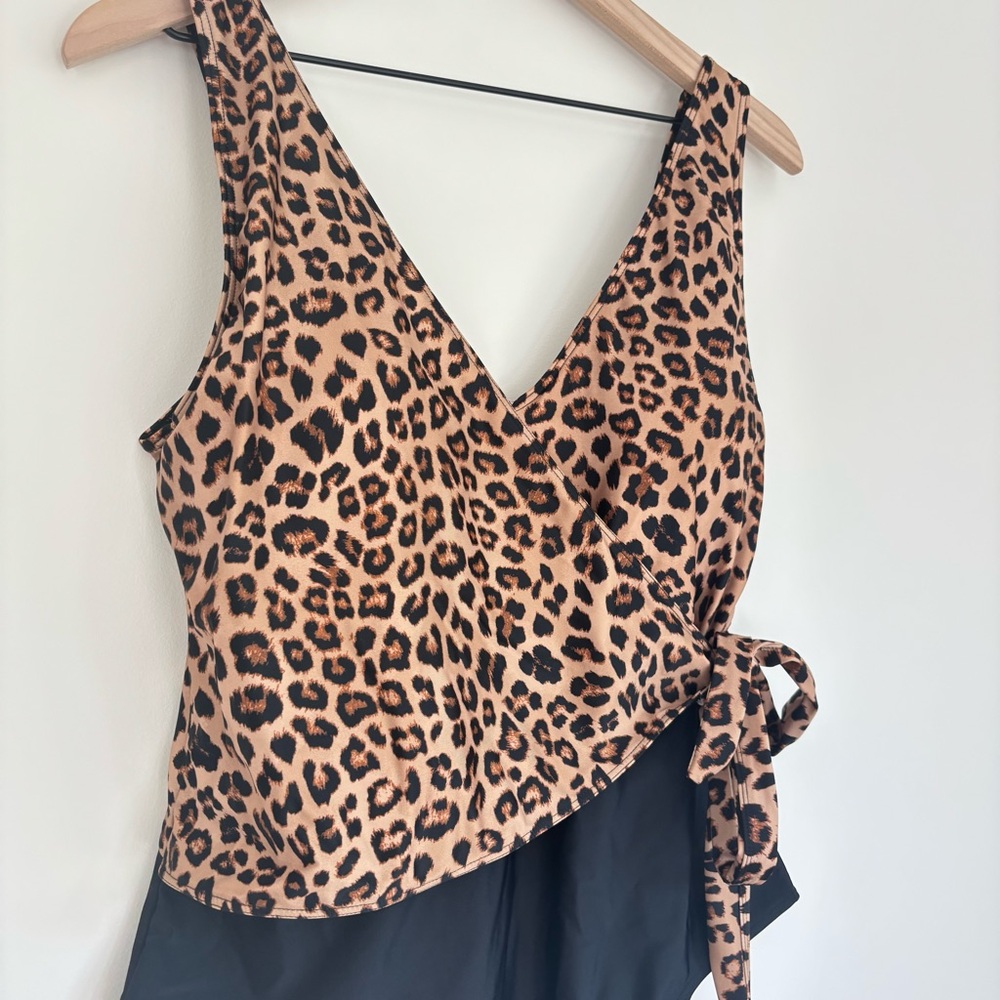 Summersalt Perfect Wrap One Piece Swim Suit Leopard Black 16 - Picture 3 of 11